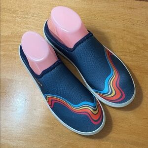 Women's Psudo Blue Slip-On Clog with Multicolor Wave Accent. Size 8 NEW